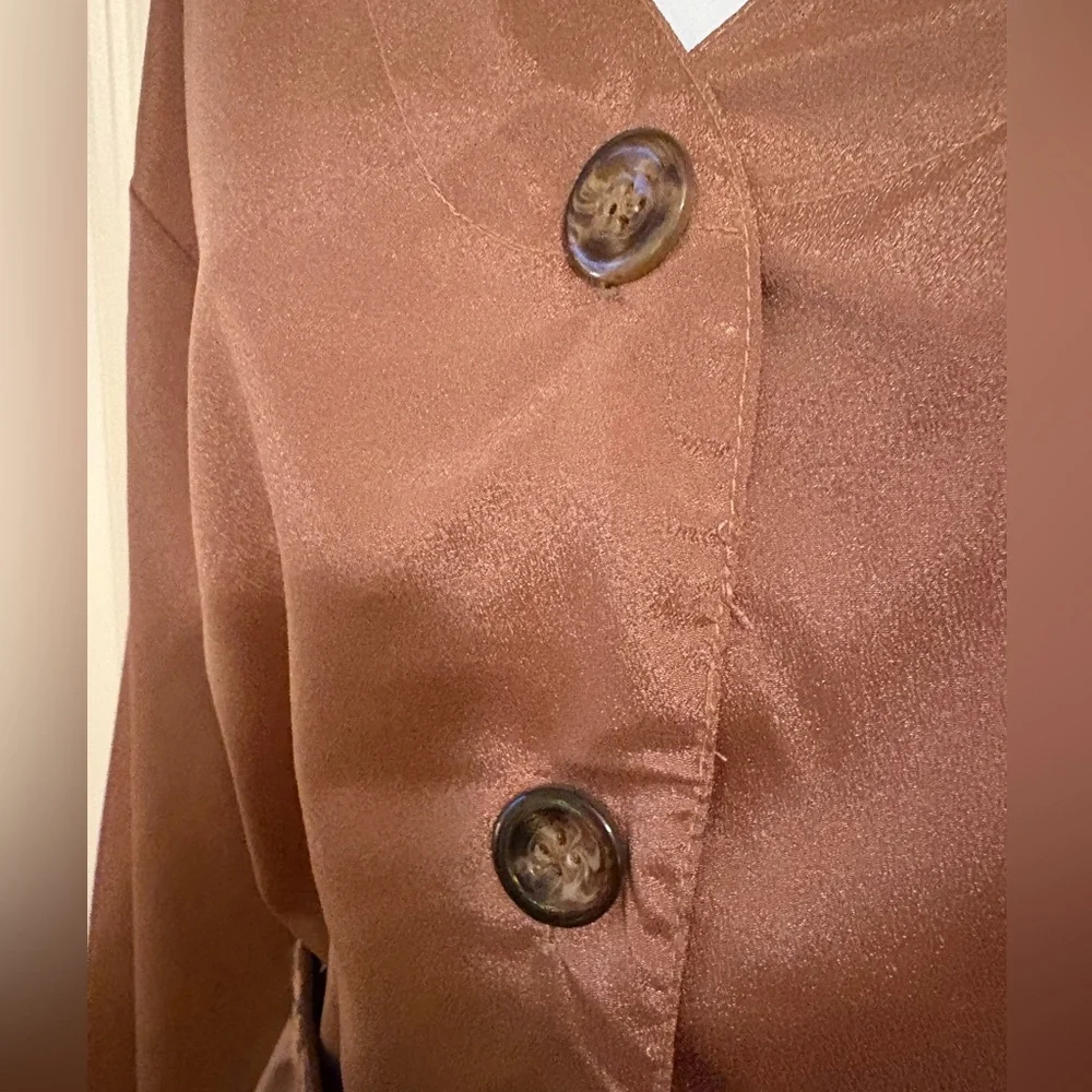 Button-Up Women's, size 3XL, 
I think XXL see measurements  belt not included. - Picture 4 of 10